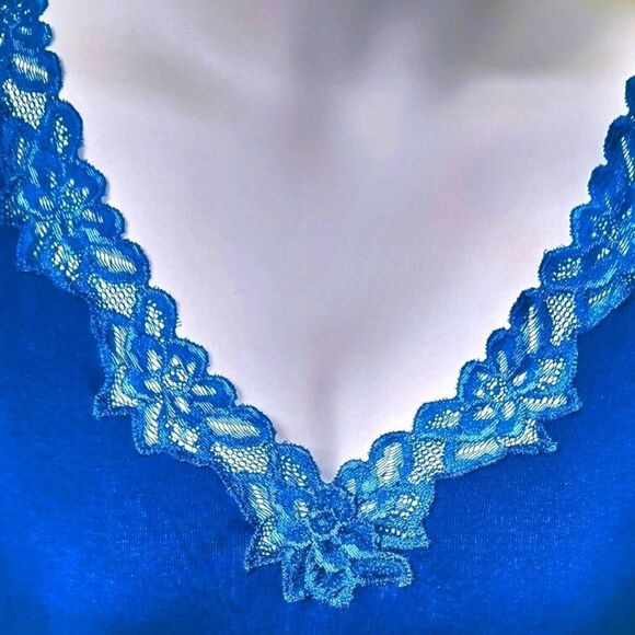 JONES NEW YORK SIGNATURE Women's Plus Size Royal Blue Lace V- Neck Top Size 2X - Picture 4 of 10